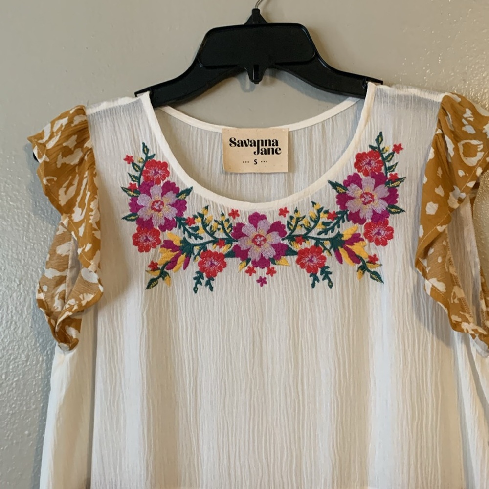 Savanna Jane Embroidered Cap Sleeve Blouse Size S NWT - Picture 2 of 9